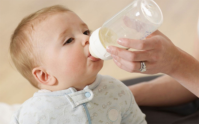 Cách pha sữa Meiji thanh chuẩn sẽ đem lại hiệu quả cao khi bé sử dụng 